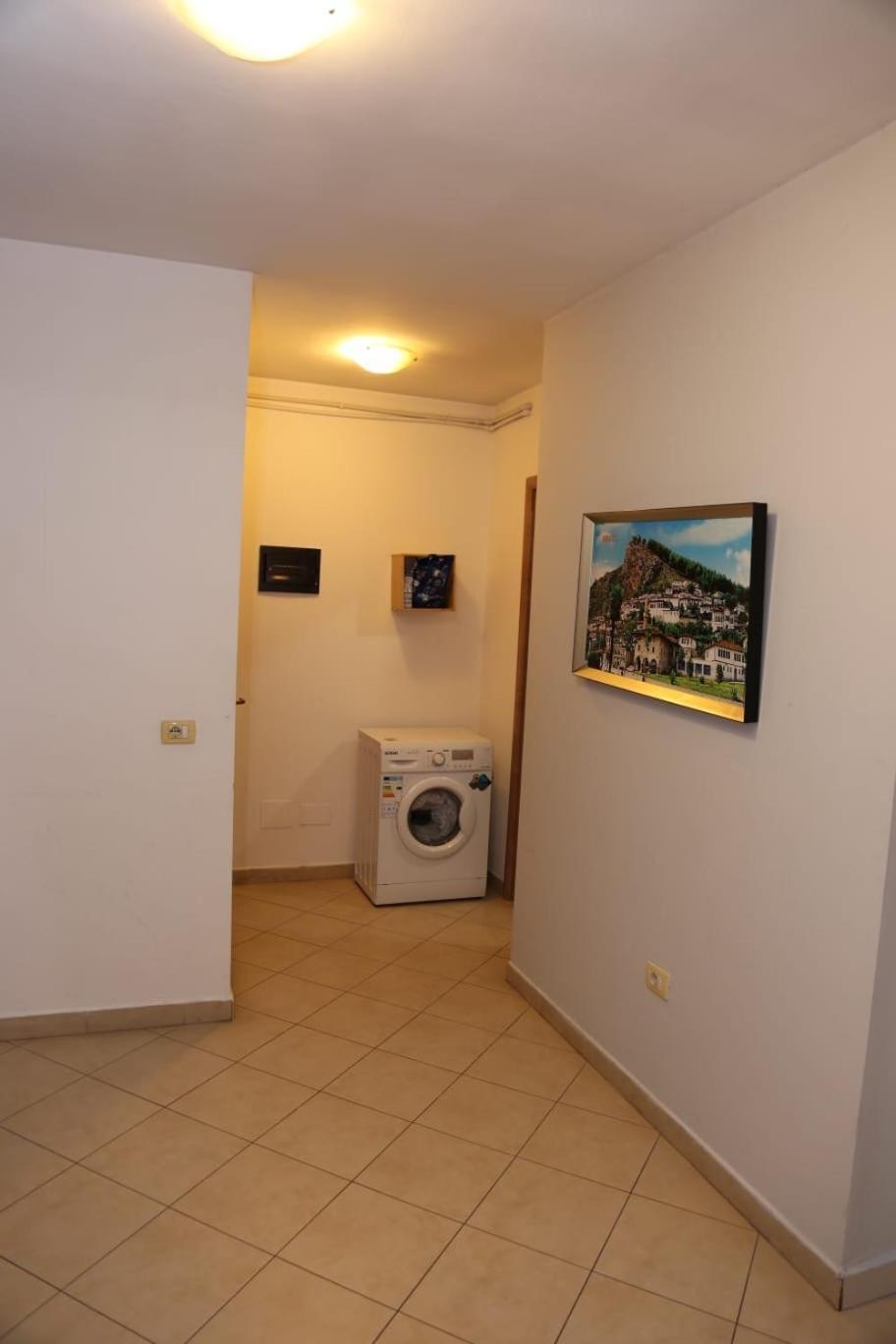 Ergi'S Host Apartment Tirana Extérieur photo
