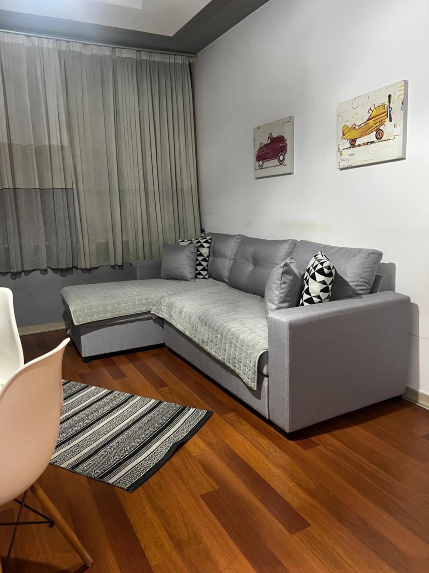 Ergi'S Host Apartment Tirana Extérieur photo